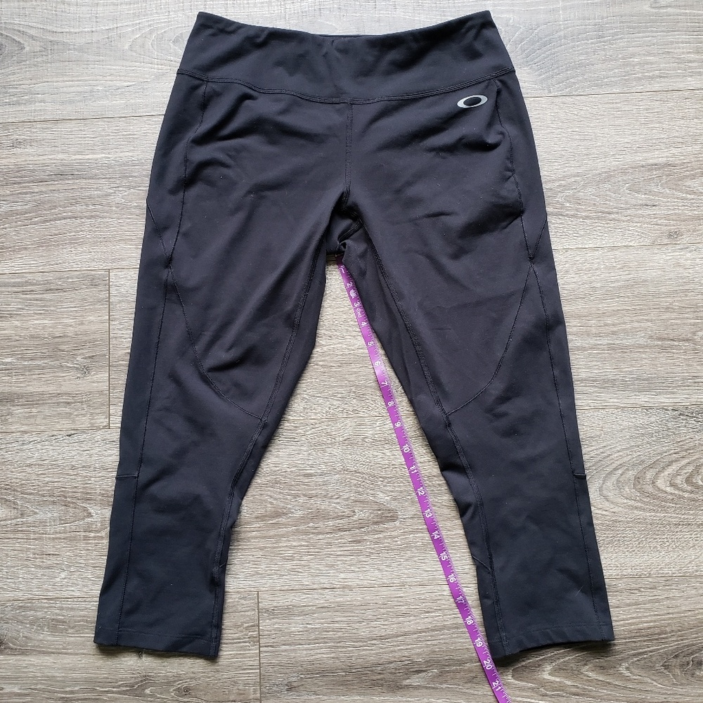Oakley black crop leggings, size XL